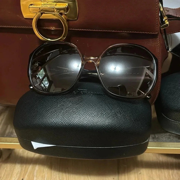 Brown Ferragamo Sunnies - Picture 1 of 1